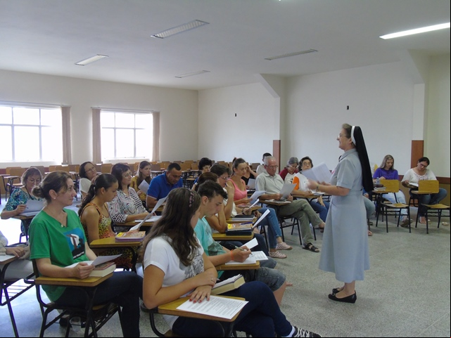 Formação paroquial da Catequese com Ir. Carmelita 